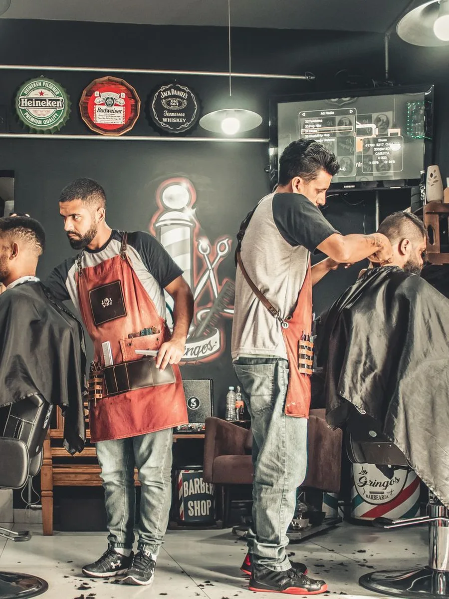Atmosferë e qetë berberie, frymëzimi i Fatosi HairStyle